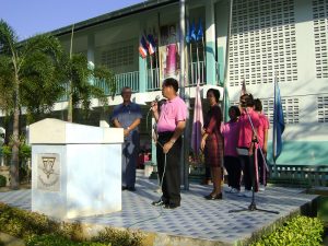 มอบทุนมอบศึกษาให้แก่นักเรียน ในโรงเรียนที่อยู่ในชุมชนใกล้เคียงกับโรงงาน